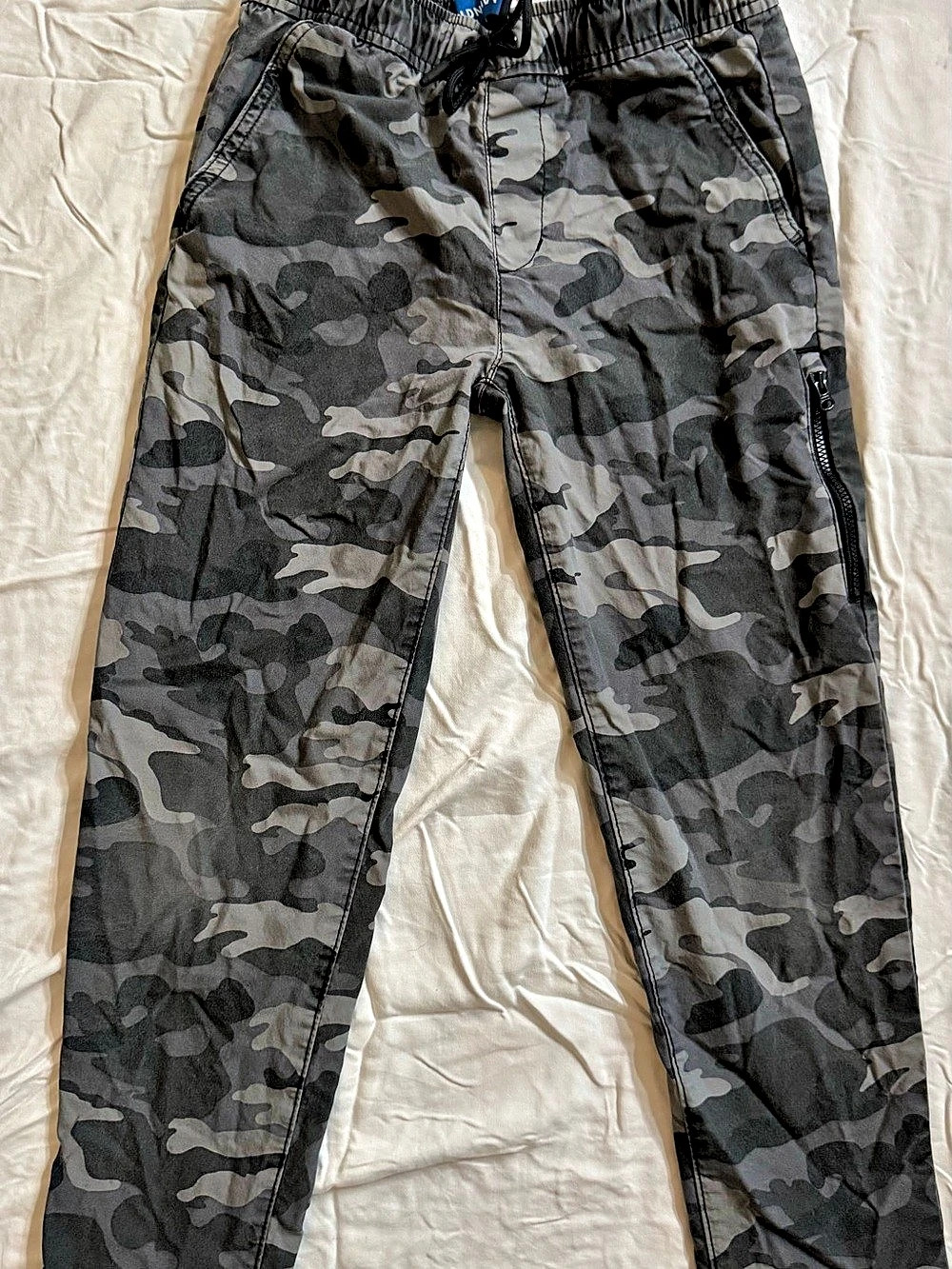 Old Navy Tech Taper Quick Dry Camo Cargo Pants Gray & Black Medium